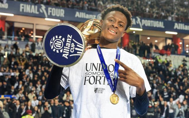 开云体育app-王勤伯：巴黎的合同vs葡超的合同，18岁小孩怎么选？